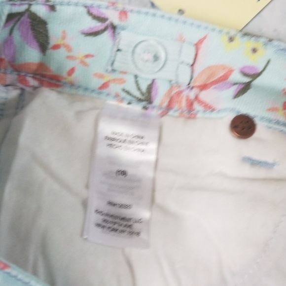 Kid's Lucky Brand floral print denim Riley Shorts - Picture 7 of 7